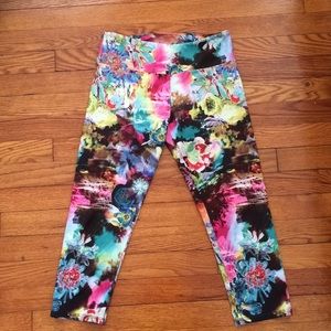Onzie floral Capri yoga pants